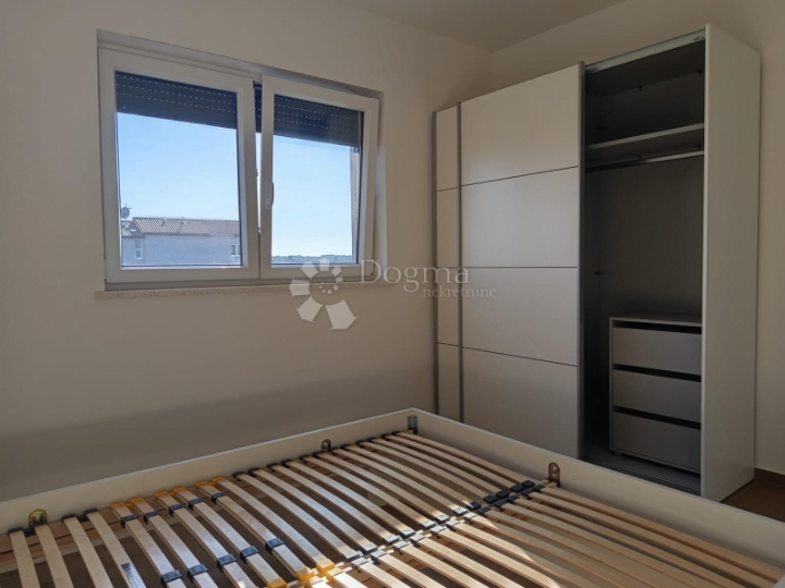 Useljiv odmah! Moderan 2S stan s prostranim balkonom