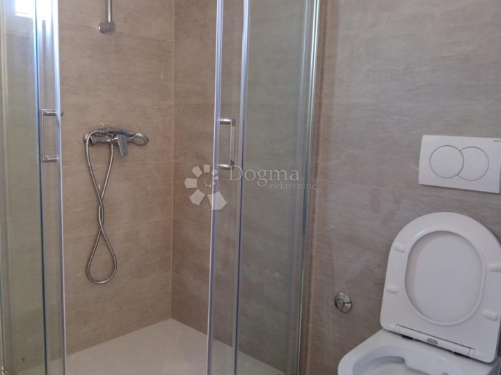 Useljiv odmah! Moderan 2S stan s prostranim balkonom