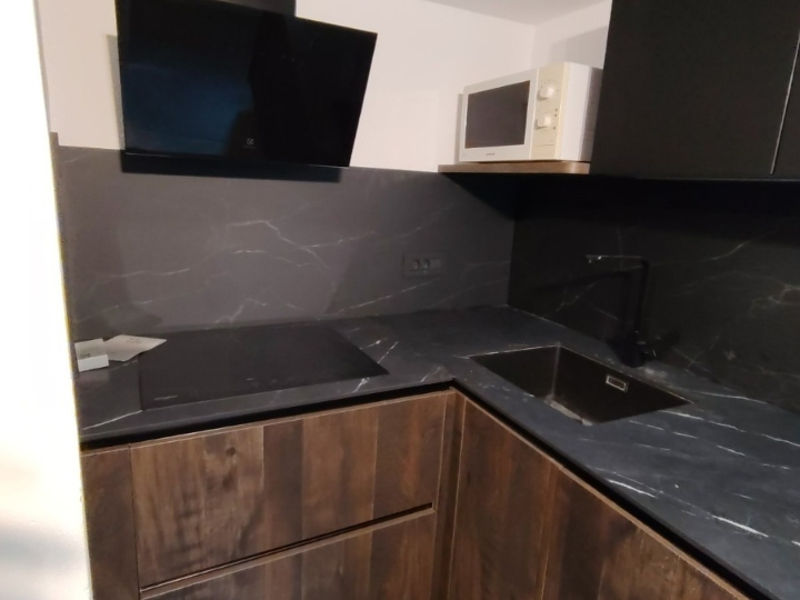 Iznajmljujem stan na Pećinama