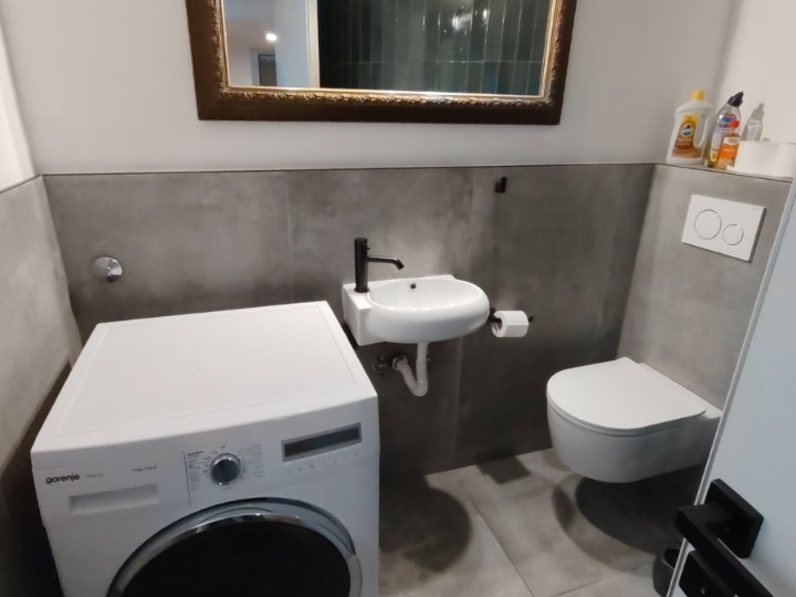 Iznajmljujem stan na Pećinama