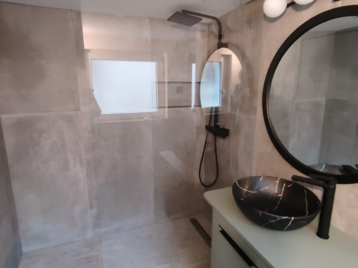 Iznajmljujem stan na Pećinama