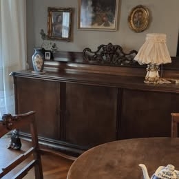 Stilski namještaj ; stol+6 stolica