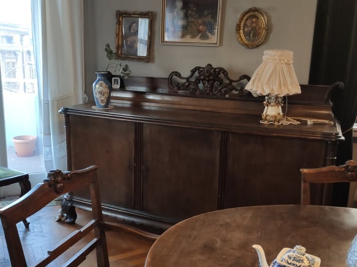 Stilski namještaj -stol +6 stolica