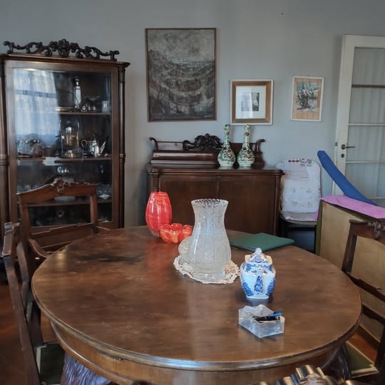 Stilski namještaj -stol +6 stolica