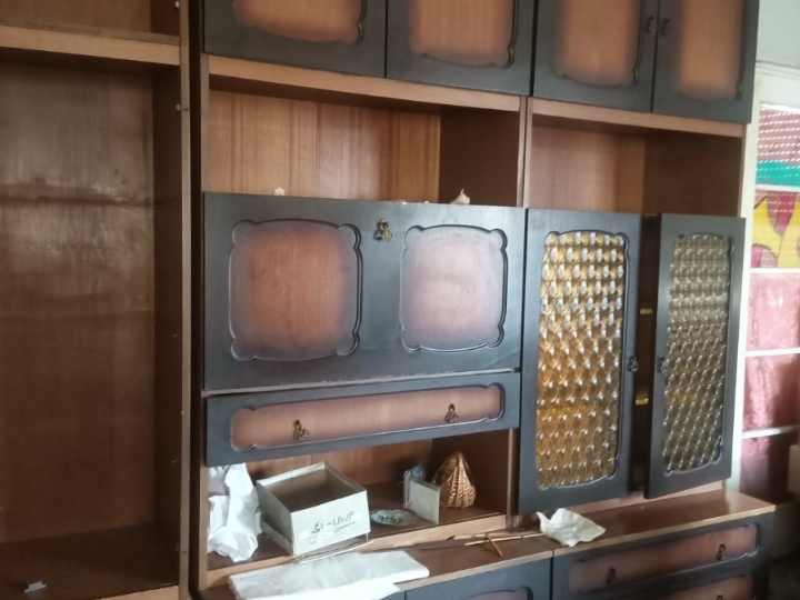 Regal (manje komponente) i trosjed