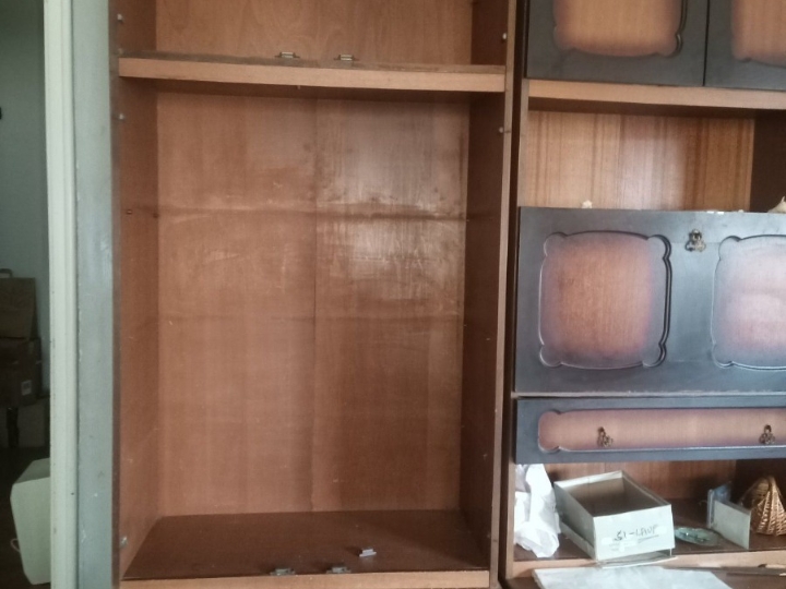 Regal (manje komponente) i trosjed