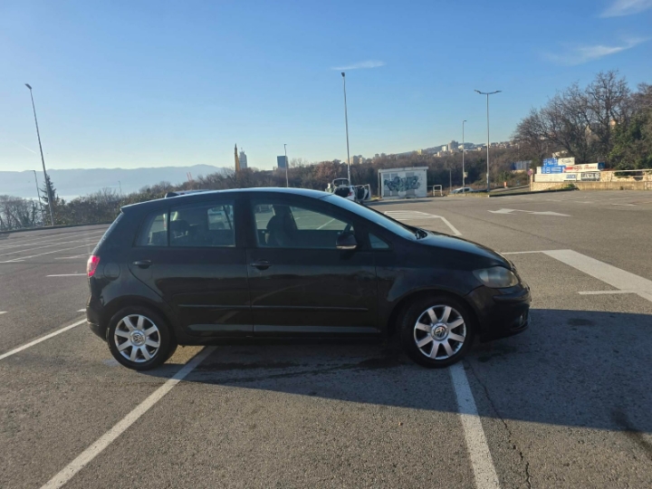 VW Golf plus 2.0 tdi, reg. do 3./27.