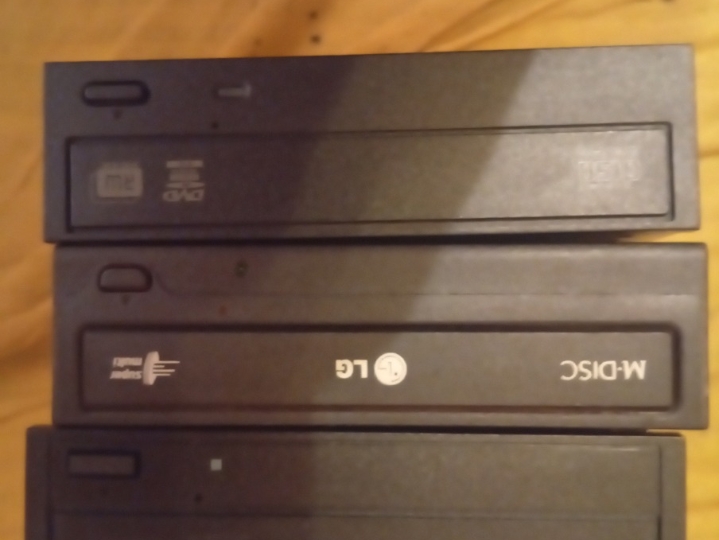 CD-DVD/DVD-RW čitači za PC i laptop