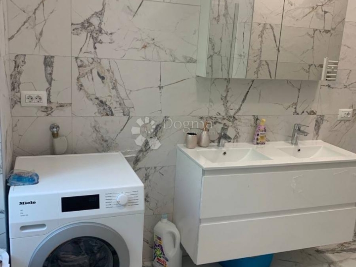 Stan za najam na Bulevardu!