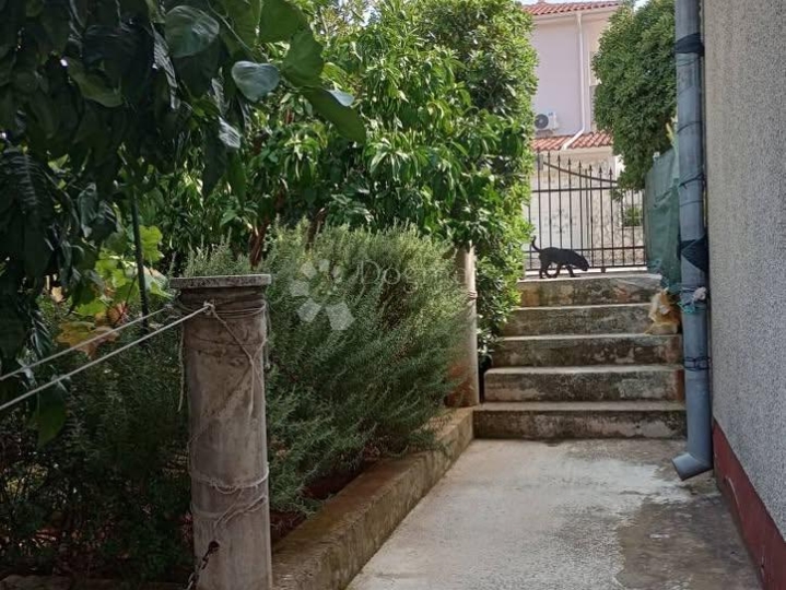 Prilika!!! Kuća na atraktivnoj lokaciji u Puli