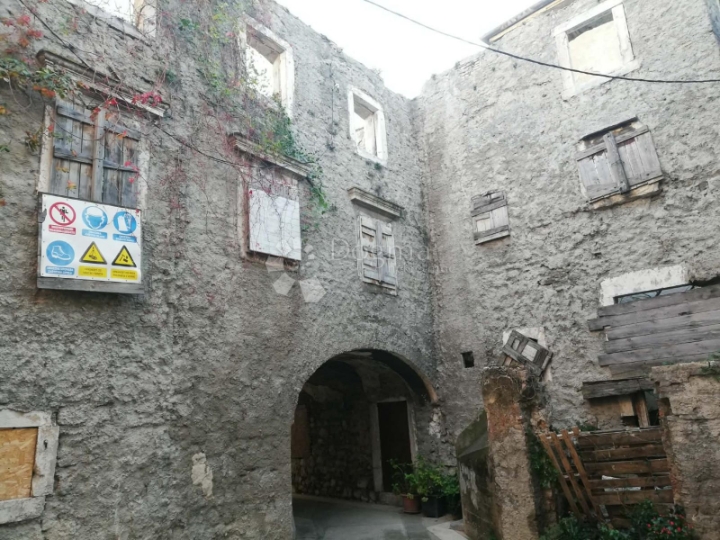 Vrhunska investicijska prilika u srcu Senja na samo 100m od mora