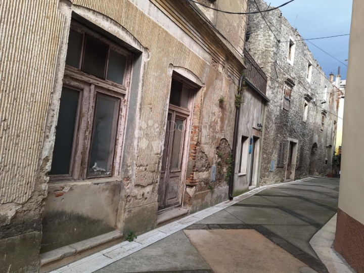 Vrhunska investicijska prilika u srcu Senja na samo 100m od mora