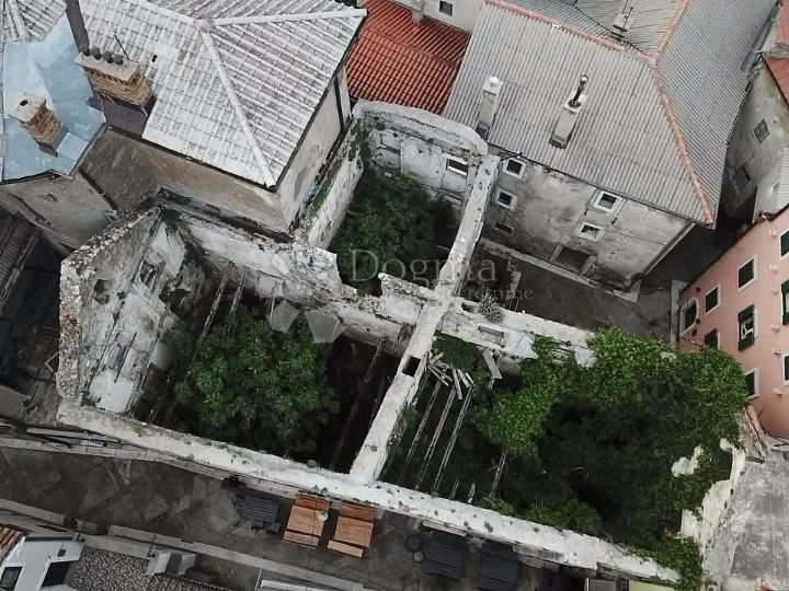 Vrhunska investicijska prilika u srcu Senja na samo 100m od mora