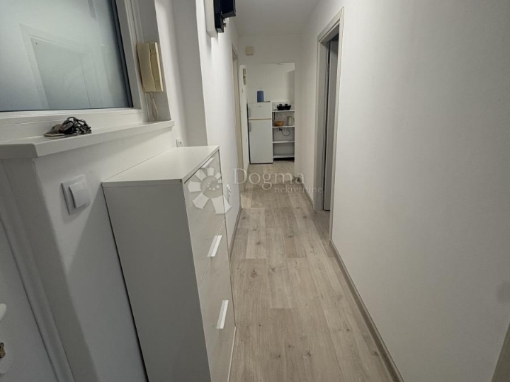 Novoadaptiran stan-prvi najam