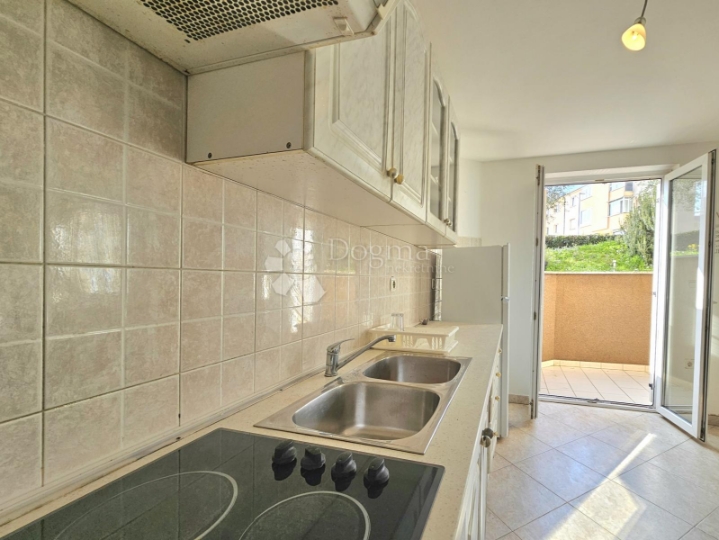 Umag, blizina centra, 1S + DB + parking