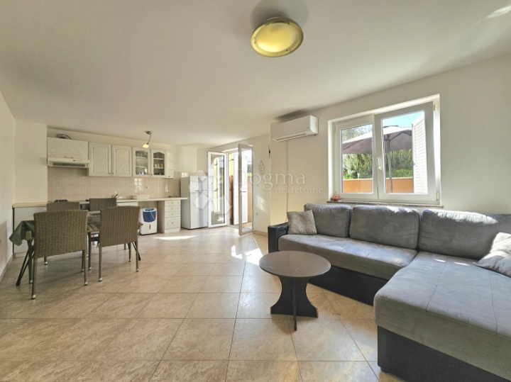 Umag, blizina centra, 1S + DB + parking