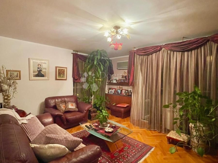 Obiteljski stan nadomak centra grada