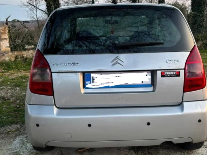 C2- sitan, dinamitan