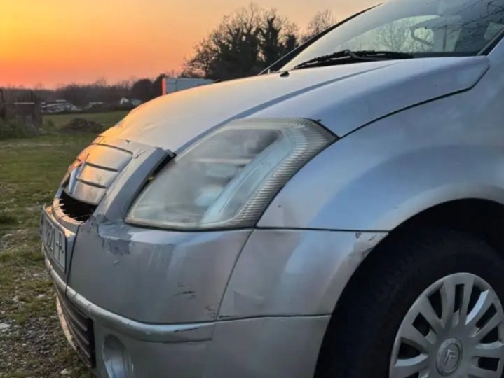 Citroen C2- sitan, dinamitan