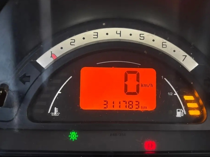 Citroen C2- sitan, dinamitan