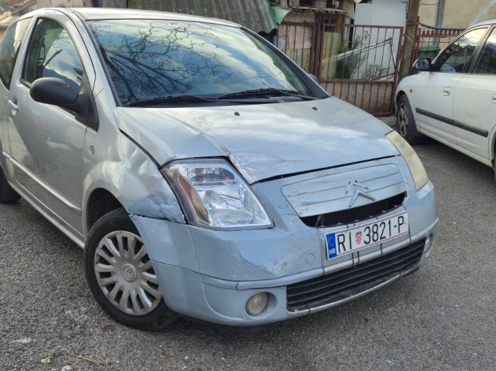 Citroen C2- sitan, dinamitan