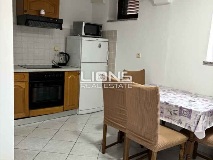 Krk, Omišalj, 54 m2 + 27 m2 terasa