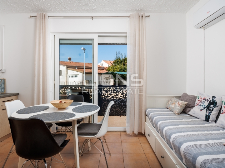 Krk, Njivice, 1S+DB, 35 m2, parkirno mjesto, okućnica