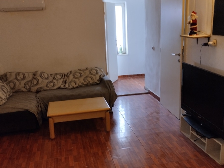 Iznajmljujem stan za 9 radnika