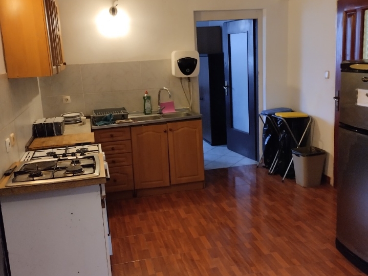 Iznajmljujem stan za 9 radnika