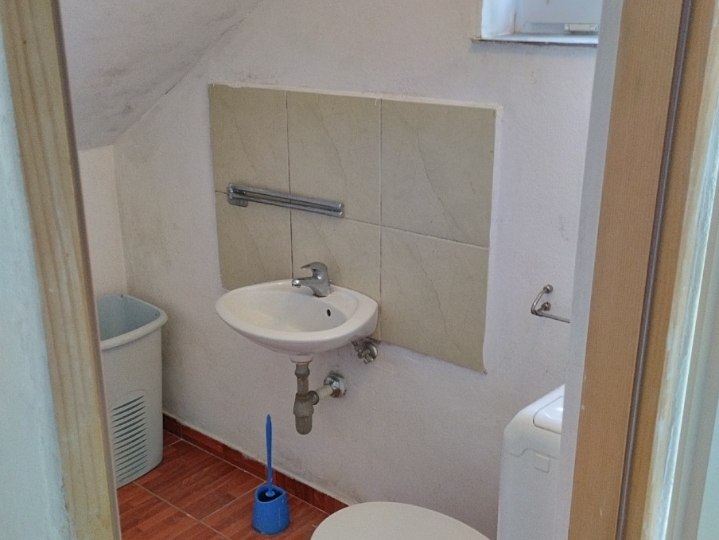 Iznajmljujem stan za 9 radnika