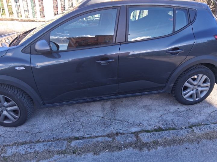 Prednja ljeva vrata Dacia