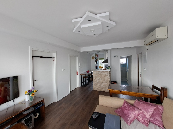 Prodaje vlasnik 2S + DB