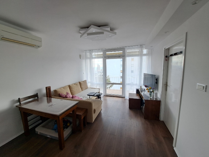 Prodaje vlasnik 2S + DB