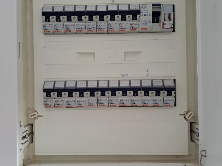 Prodaje vlasnik 2S + DB