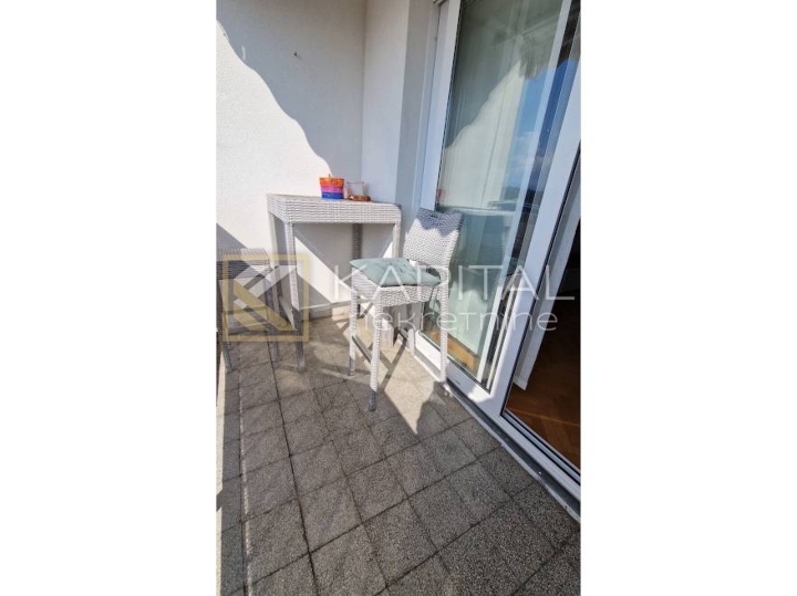 Škurinje, 60 m², adaptiran, lođa, parking