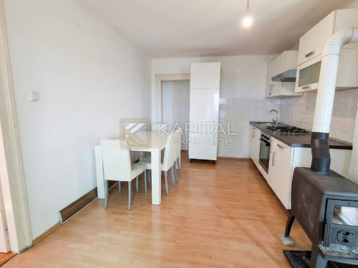 Gornja Drenova, starina za urediti sa 2 stana!