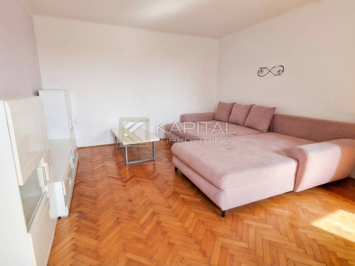 Gornja Drenova, starina za urediti sa 2 stana!