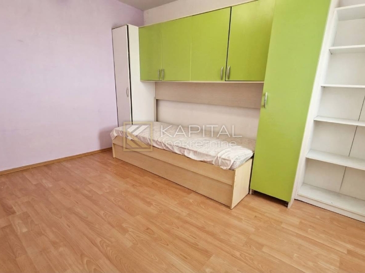 Gornja Drenova, starina za urediti sa 2 stana!