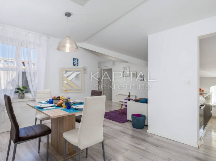 Rijeka, strogi centar, zgrada s liftom!