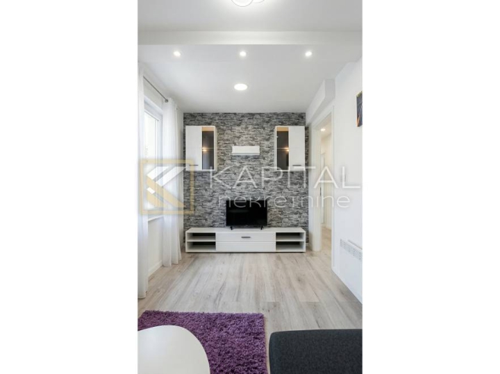 Rijeka, strogi centar, zgrada s liftom!