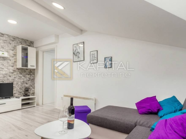 Rijeka, strogi centar, zgrada s liftom!