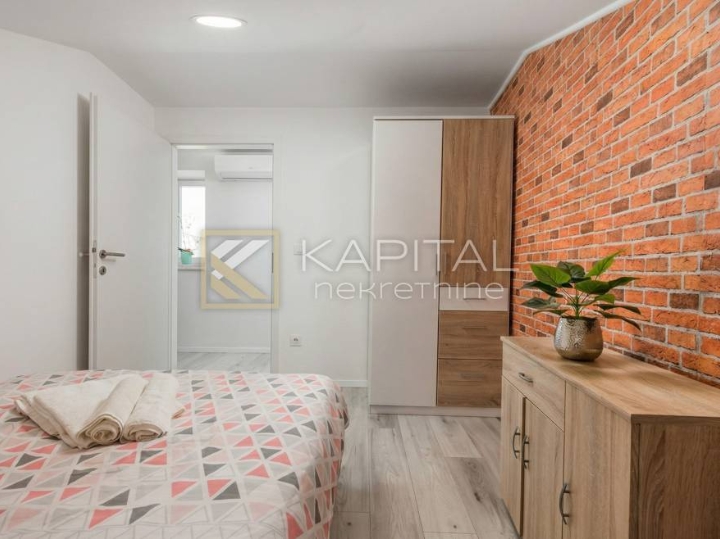 Rijeka, strogi centar, zgrada s liftom!