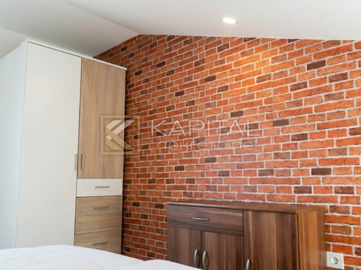 Rijeka, strogi centar, zgrada s liftom!