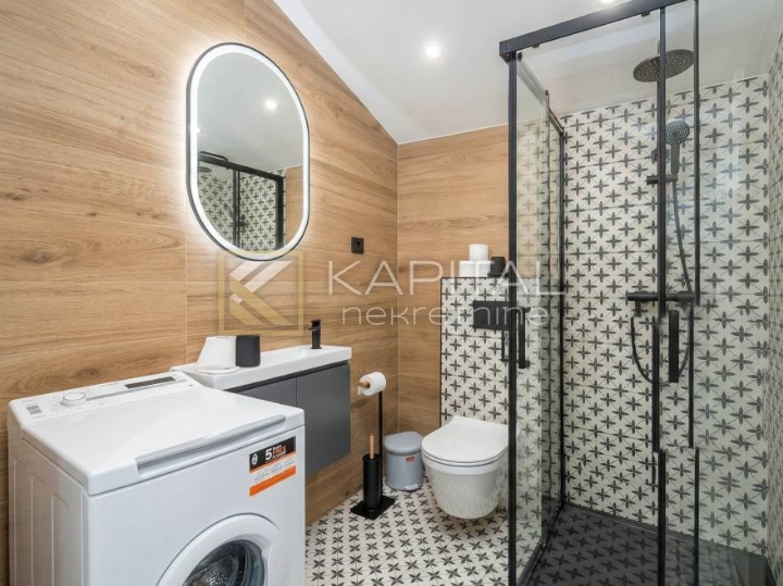 Rijeka, strogi centar, zgrada s liftom!