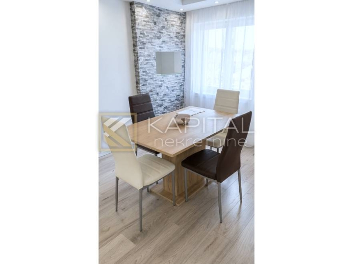 Rijeka, strogi centar, zgrada s liftom!