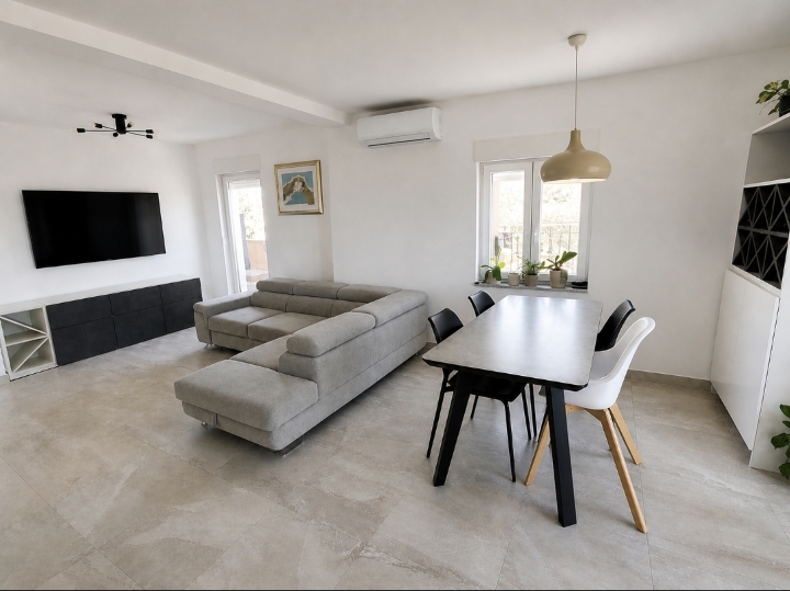 Dvoetažni stan 162 m2 +garsonijera
