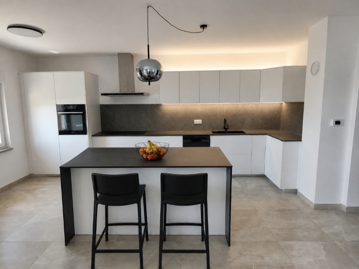 Dvoetažni stan 162 m2 +garsonijera