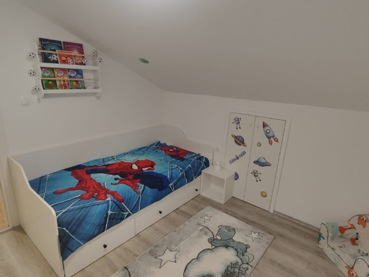 Dvoetažni stan 162 m2 +garsonijera