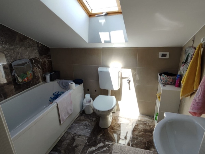 Stan 162 m2 ( dvoetažni ) + garsonijera