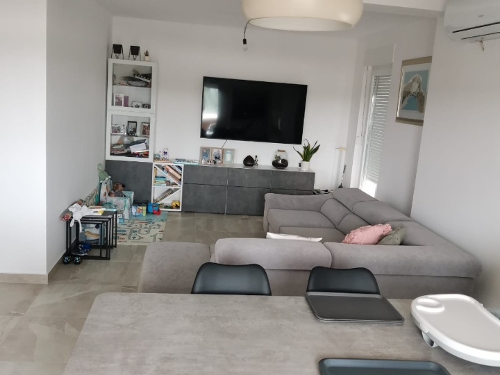 Stan 162 m2 ( dvoetažni ) + garsonijera